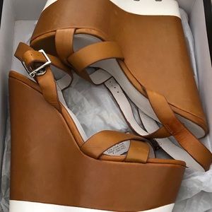 Bakers Elite Contract tan wedges - Size 8M